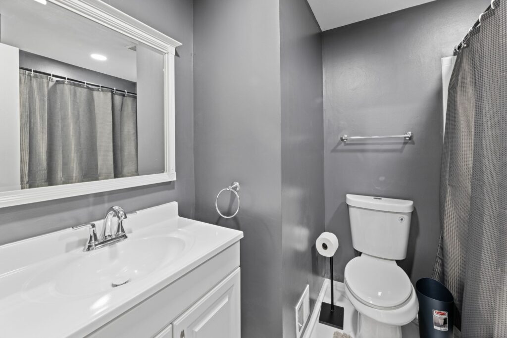 67531ca1e2bf9a0da25fdd90_2230_Fort_Pickens_Court_020-p-2000
